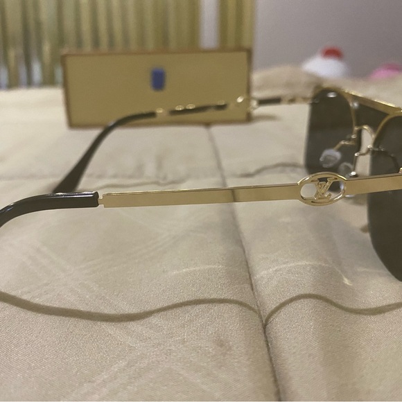 Louis Vuitton sunglasses - Picture 4 of 8